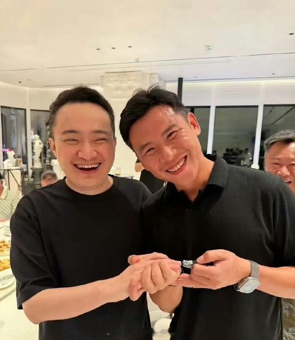 币圈男和孙宇晨玩指甲钳的梗​​​