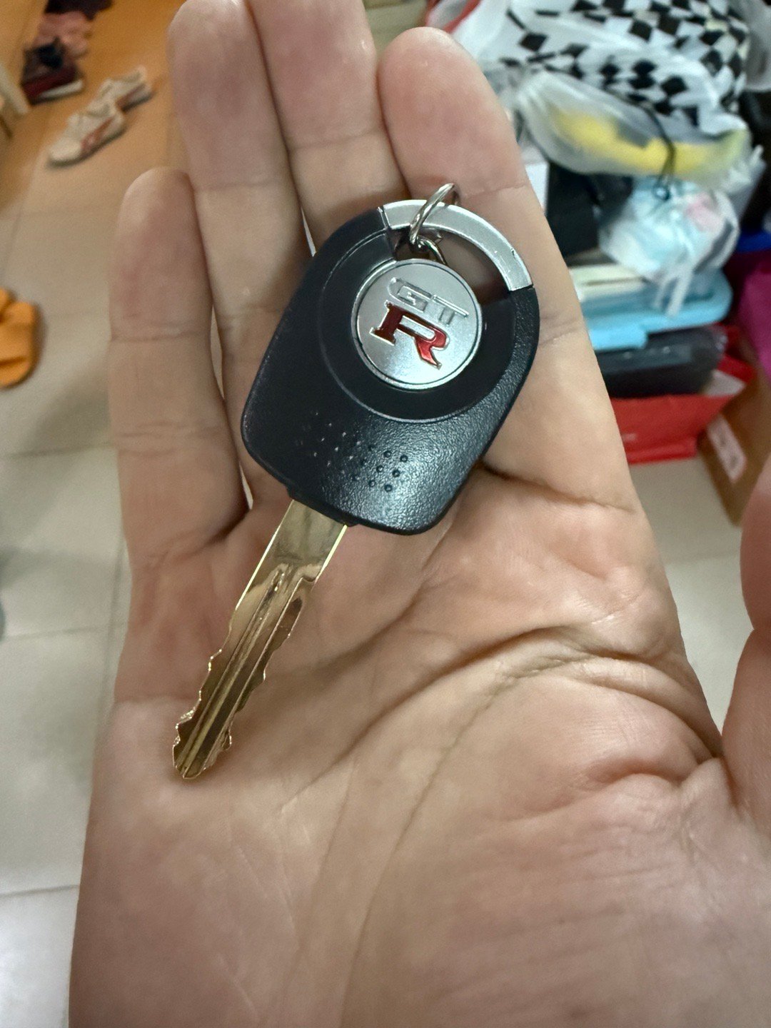 纠结了很久，咬咬牙还是买了！因为我其实不算GT-R的粉丝，而且国内售价比日本贵了