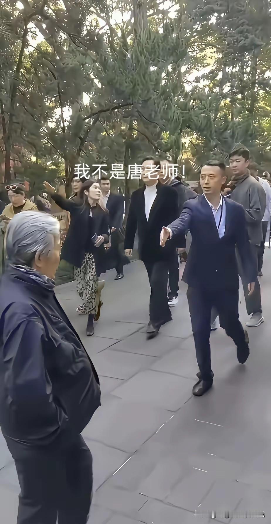 他是怎么做到不脸红的啊？[捂脸哭][捂脸哭][捂脸哭]