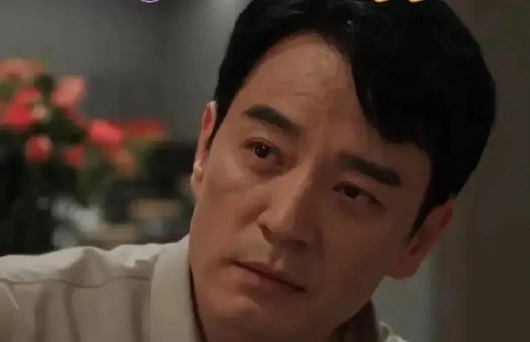 男人的车上是不是都有茶叶和酒？看《以法之名》，李检被专案组请去问询，想喝酒，洪