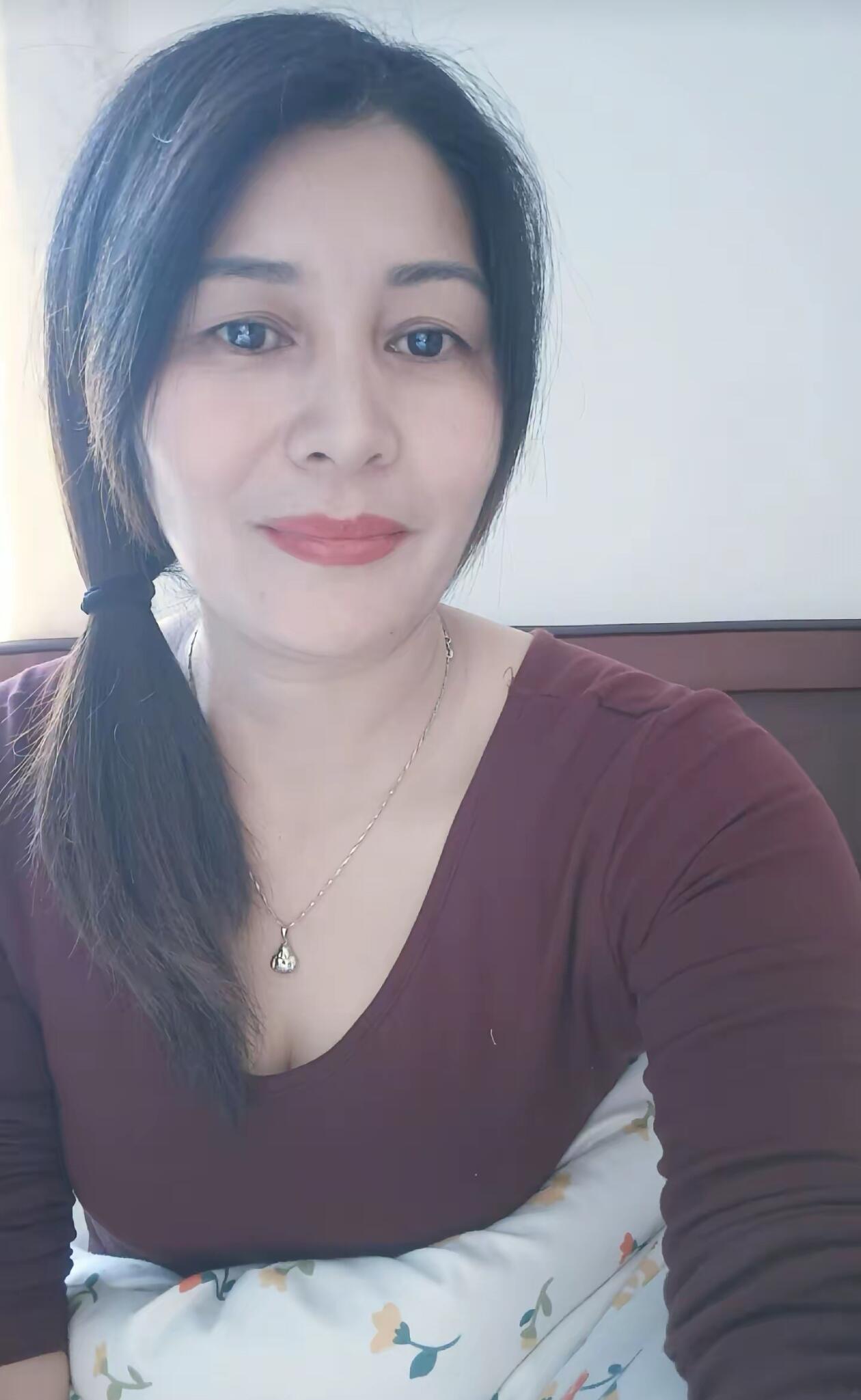 姐姐虽然50多岁了，但是气质这块拿捏的死死的。50+的阿姨妈妈五十岁了50+