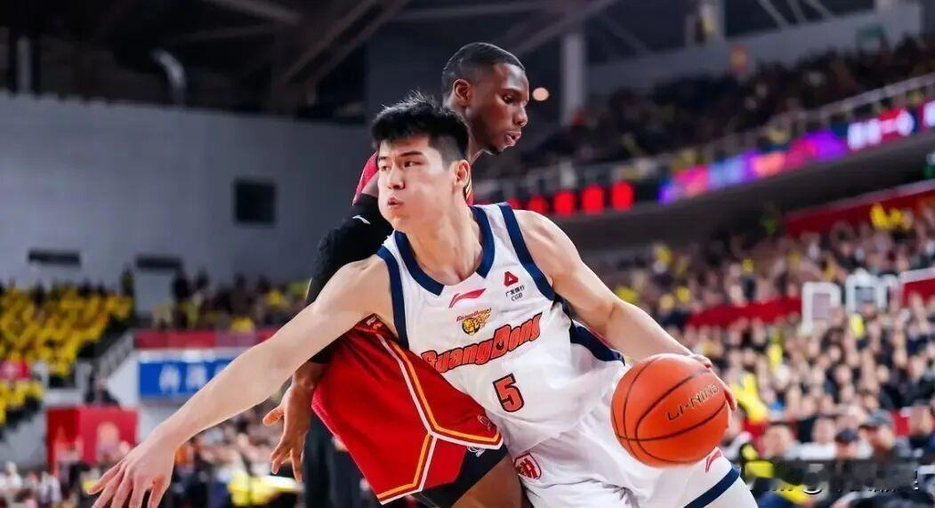 广东宏远上半场暂时以48-51客场落后山西，很少看到！1.很少看到，CBA联赛