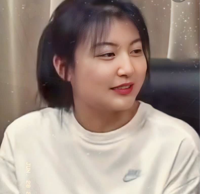 真的挺让人费解的！“看她面相，不像18岁的小姑娘，倒像个28的阿姨，连青