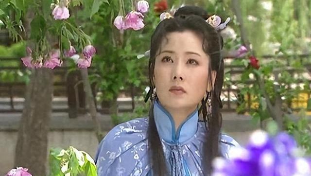 1634年，26岁的寡妇海兰珠嫁给了自己42岁的亲姑父皇太极，新婚夜，她