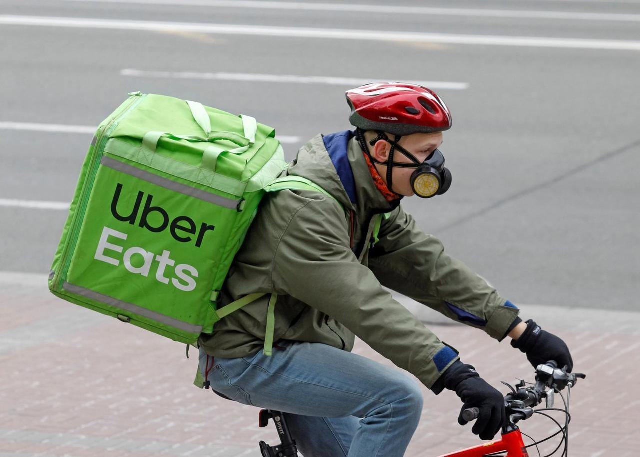 在美国送外卖一天可以挣500美元?我来推算一下：已知一：美国有劳动法保护