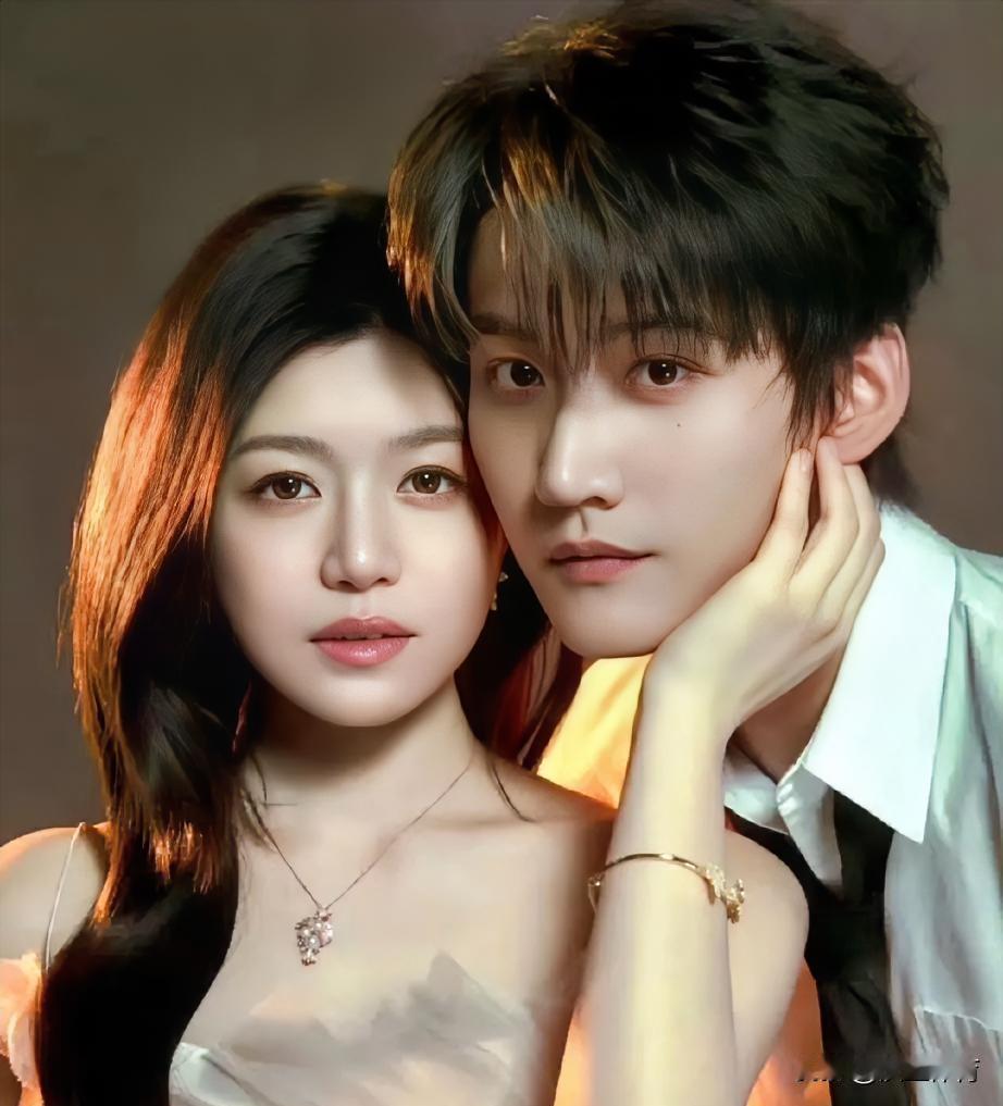 42岁的陈妍希，在镜头前重新学习如何当一个20岁的女孩。不是嘟嘴瞪眼，而是咬着