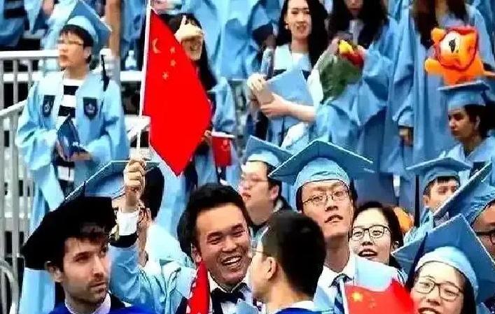 美国人曾经一针见血：“如果中国真的那么好，为啥还有大批人移民到美国？”中国人移民