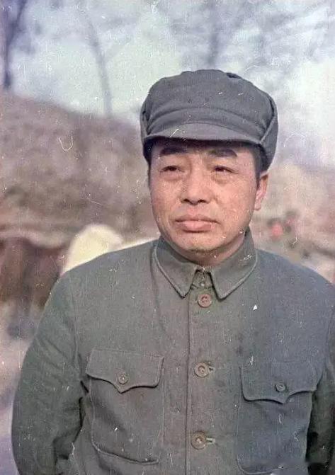 🌞1939年，国军中将陈铁设宴款待彭德怀，席间，陈铁的夫人突然悄悄说道：“