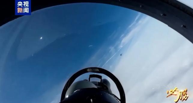 央视曝光！歼16同时锁定2架“外军隐身战机”，F-35隐身这么差？事情发生在东
