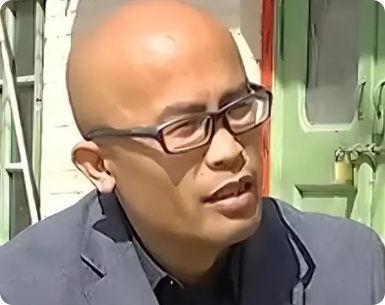 1995年，山东1高中男生交不起房租，不料，陌生大娘竟然让他免费住在家里。6年后