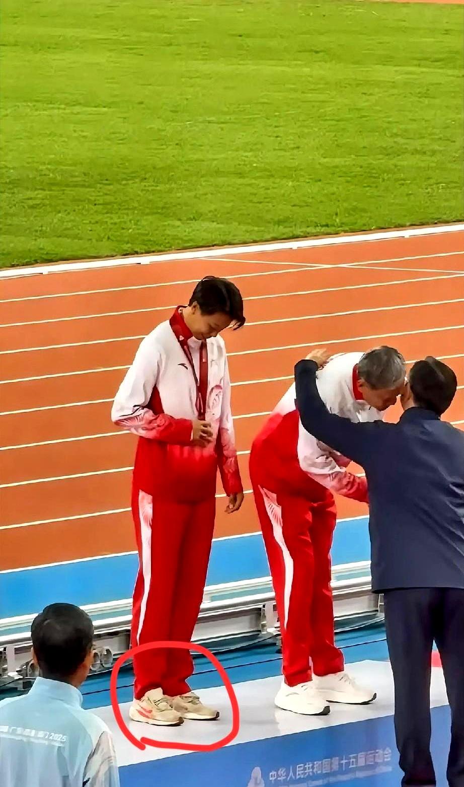 我以后再也不看刘景阳的比赛了，不是因为她抢了吴艳妮的金牌，也不是一战成名让我震惊