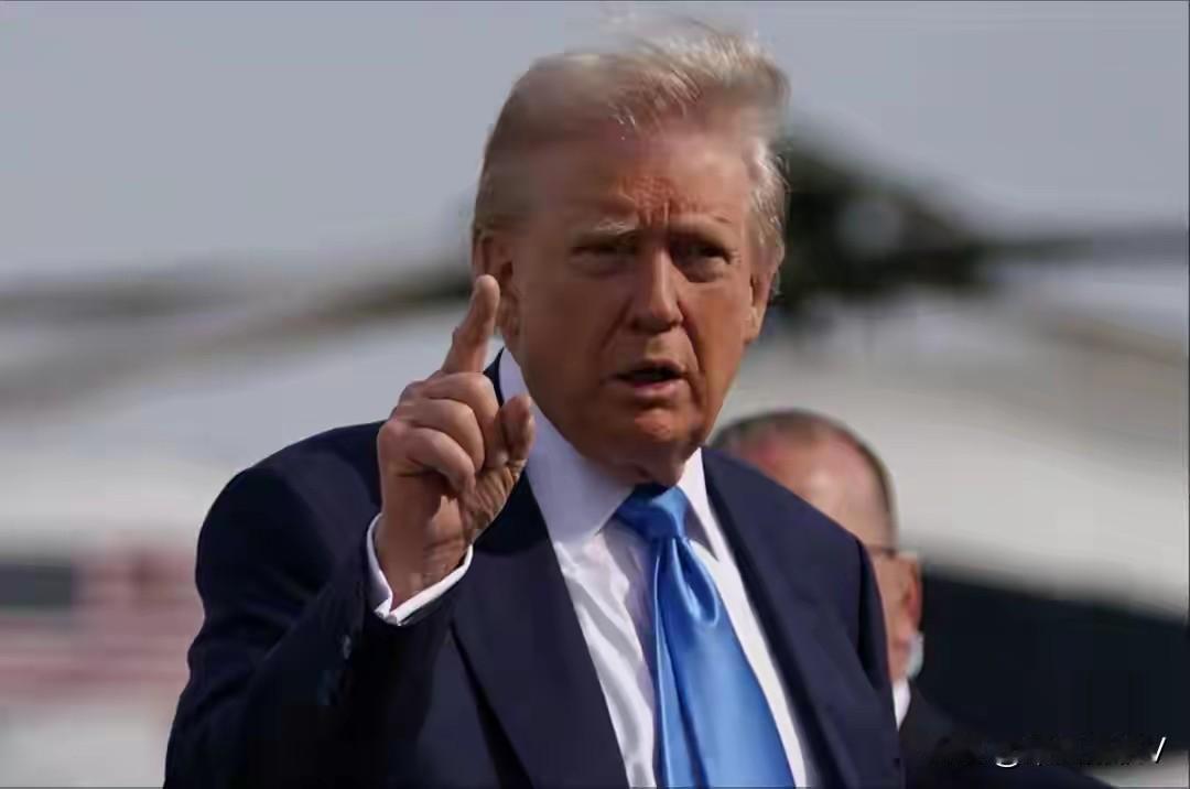 特朗普：哥，我也不喜欢暴露你。可你也太不小心了，每次扫黄都有你，还被拍照留下证据