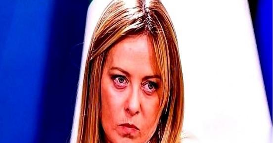 意大利女总理，梅洛尼，当着全欧洲的面，直接把天给捅破了。就是1月22日，布鲁