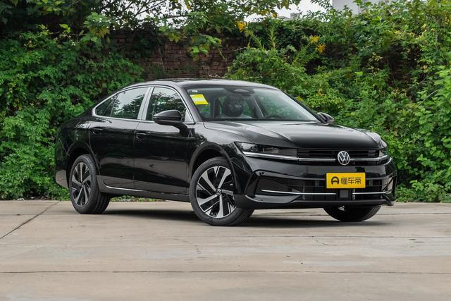 日前，我们从一汽-大众官方获悉，迈腾35周年严选款上市，指导价21.63万元，限