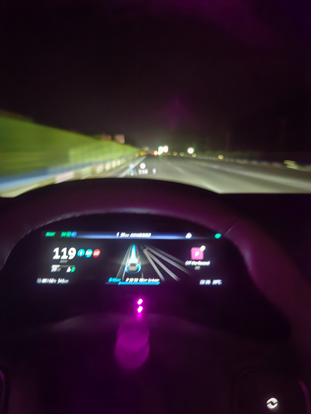 蔚来es6高速噪音吓死人晚上回老家，路况不错，遇慢车超车加速，没想到es6加速