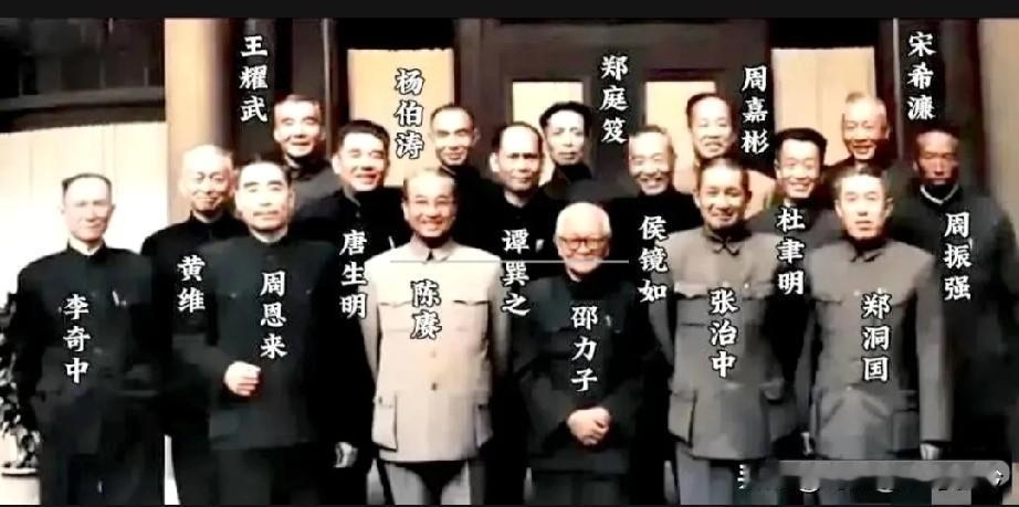 这些黄埔军校学员皆是国之栋梁。在他们之中看谁的眼光好，里面有多少成为共产党，又有