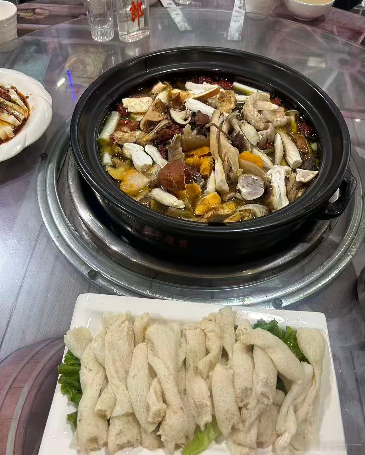 四川小县城凉山盐源县越是小地方，好吃的东西越多，毕竟大多数年轻人都离乡了，能