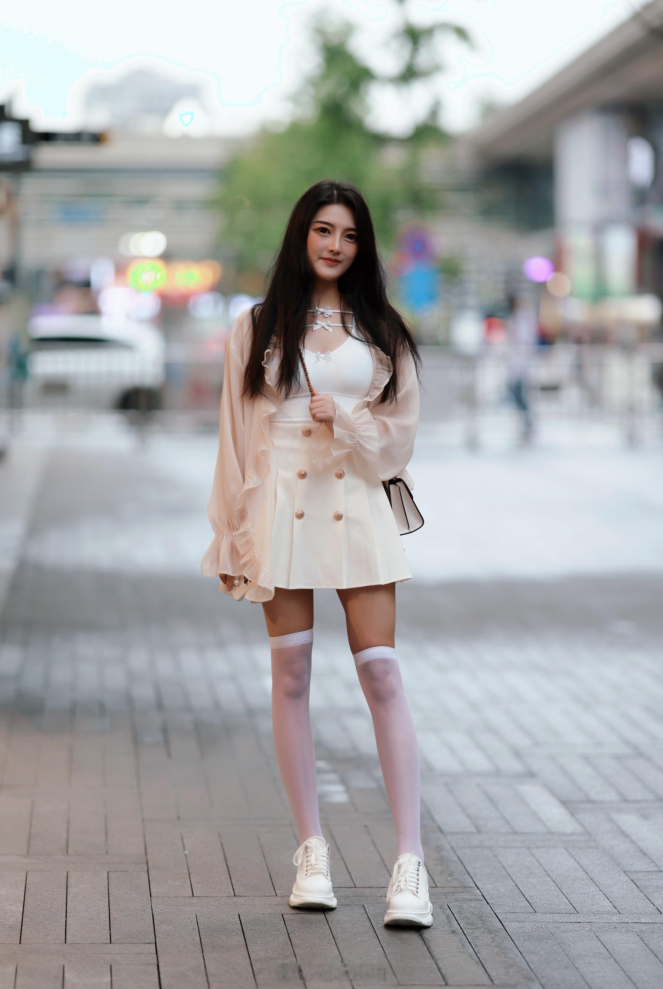 【成都街拍】周四，宝贝们早安！丨摄影拍照每日穿搭