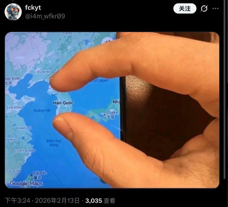 越南网友讽刺韩国的手势太过分了。韩国面积确实不大，但是让越南网友这么一发，搞