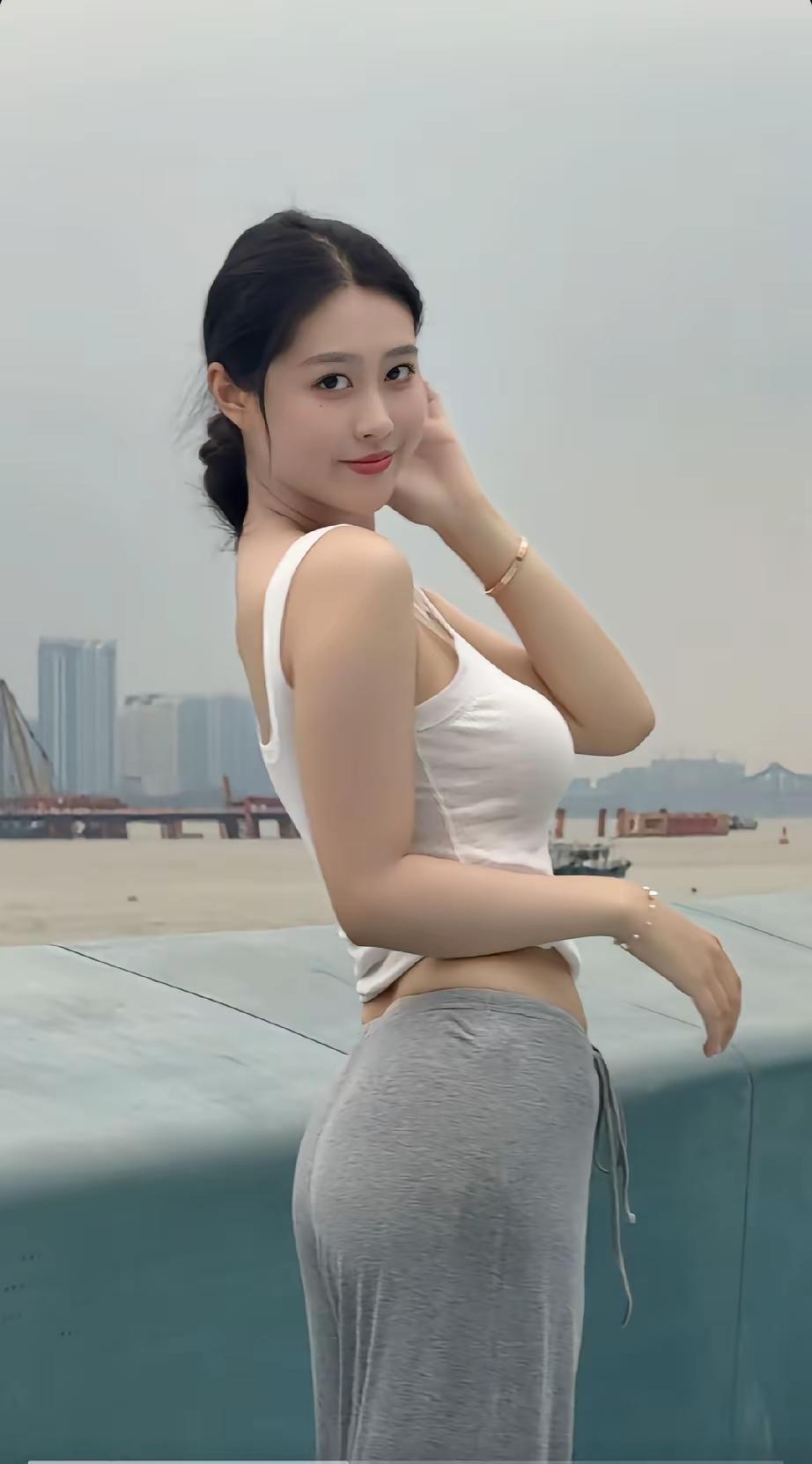 对任何女人来说，生理性喜欢都是一场情劫，是她无法用理智战胜的冲动，是她不计回报的