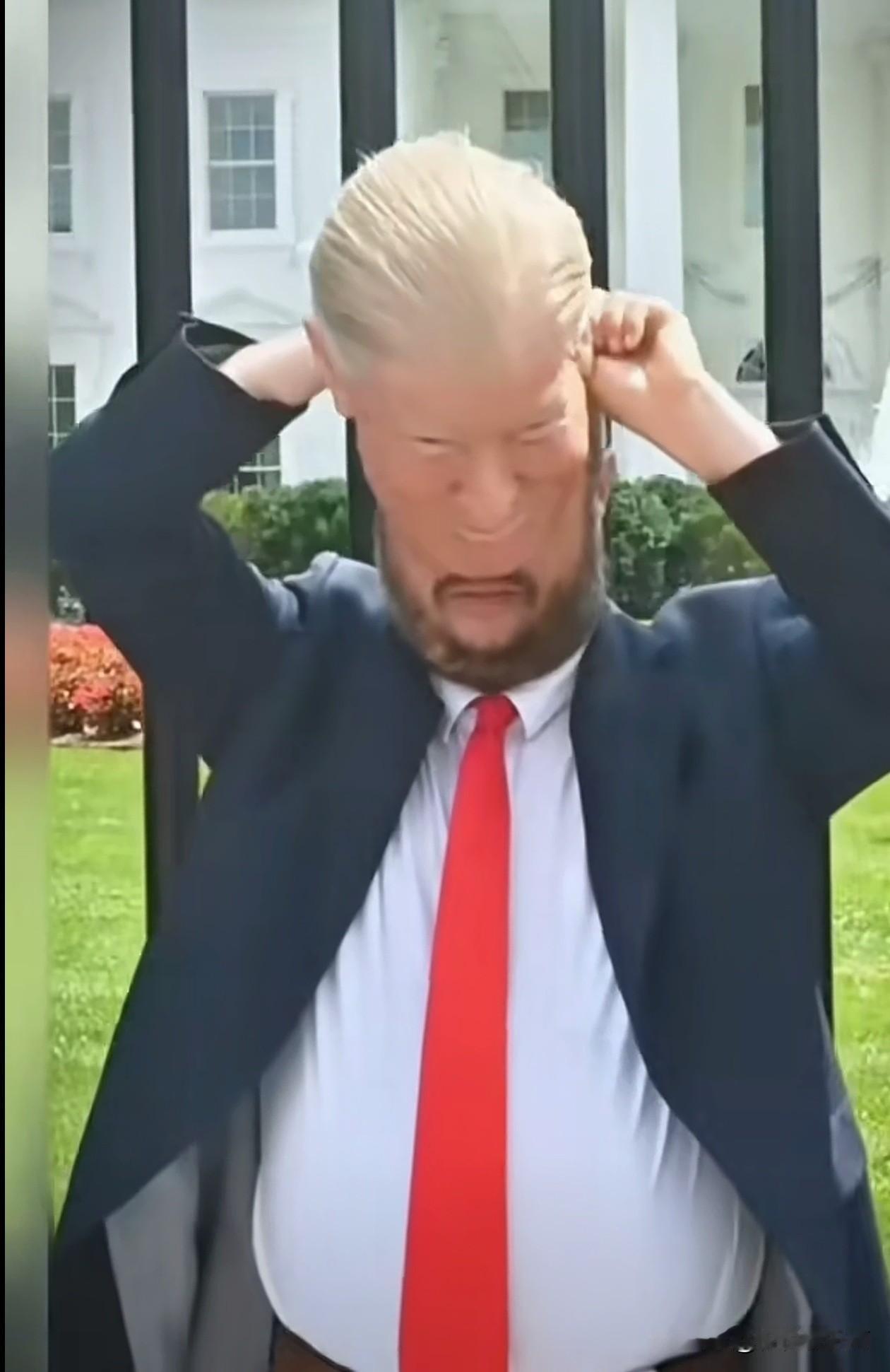 太有喜感了！别说，还挺像的。这些人可真胆大，这可是白宫门口！这要是被