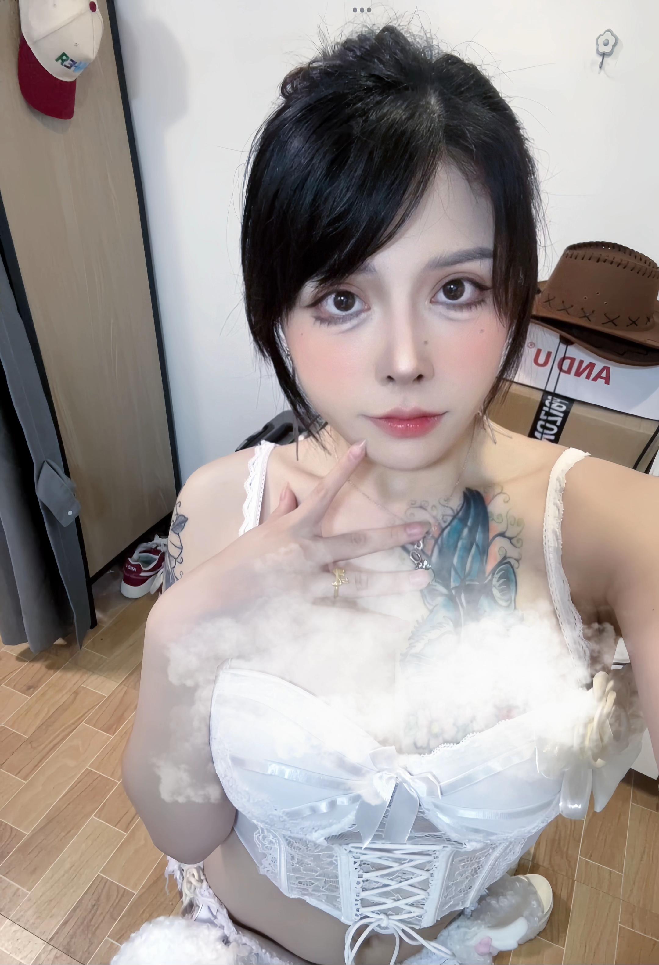 我活着就是来发疯的 我收敛你妈 我把你妈收进雷峰塔
