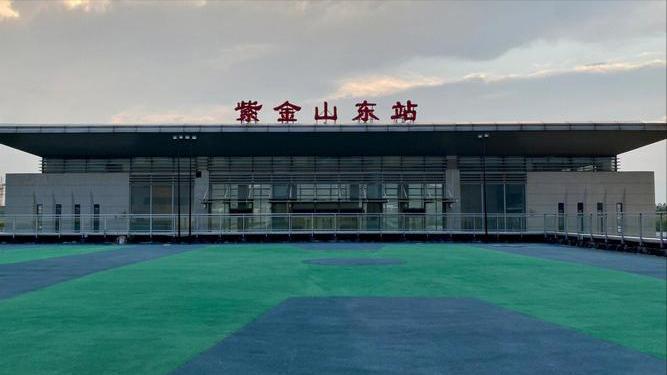 高铁运空车？14亿人口大国的我国，为何我国开始缺人了？高铁呼啸着穿梭南北，站