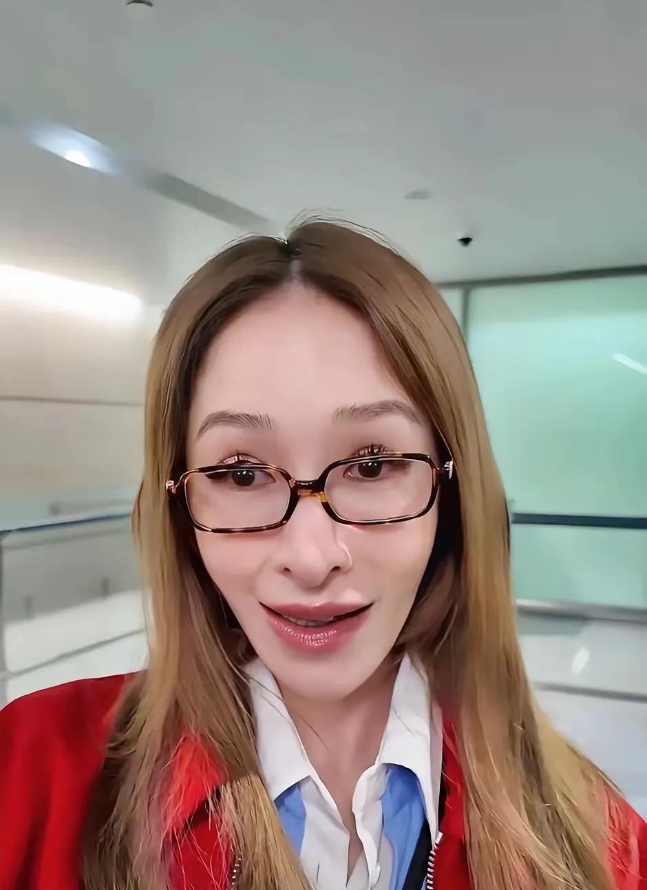 萧亚轩是把自己整成了白雪公主的曾经的高级脸现在的格格巫明星尚且如此，普通人