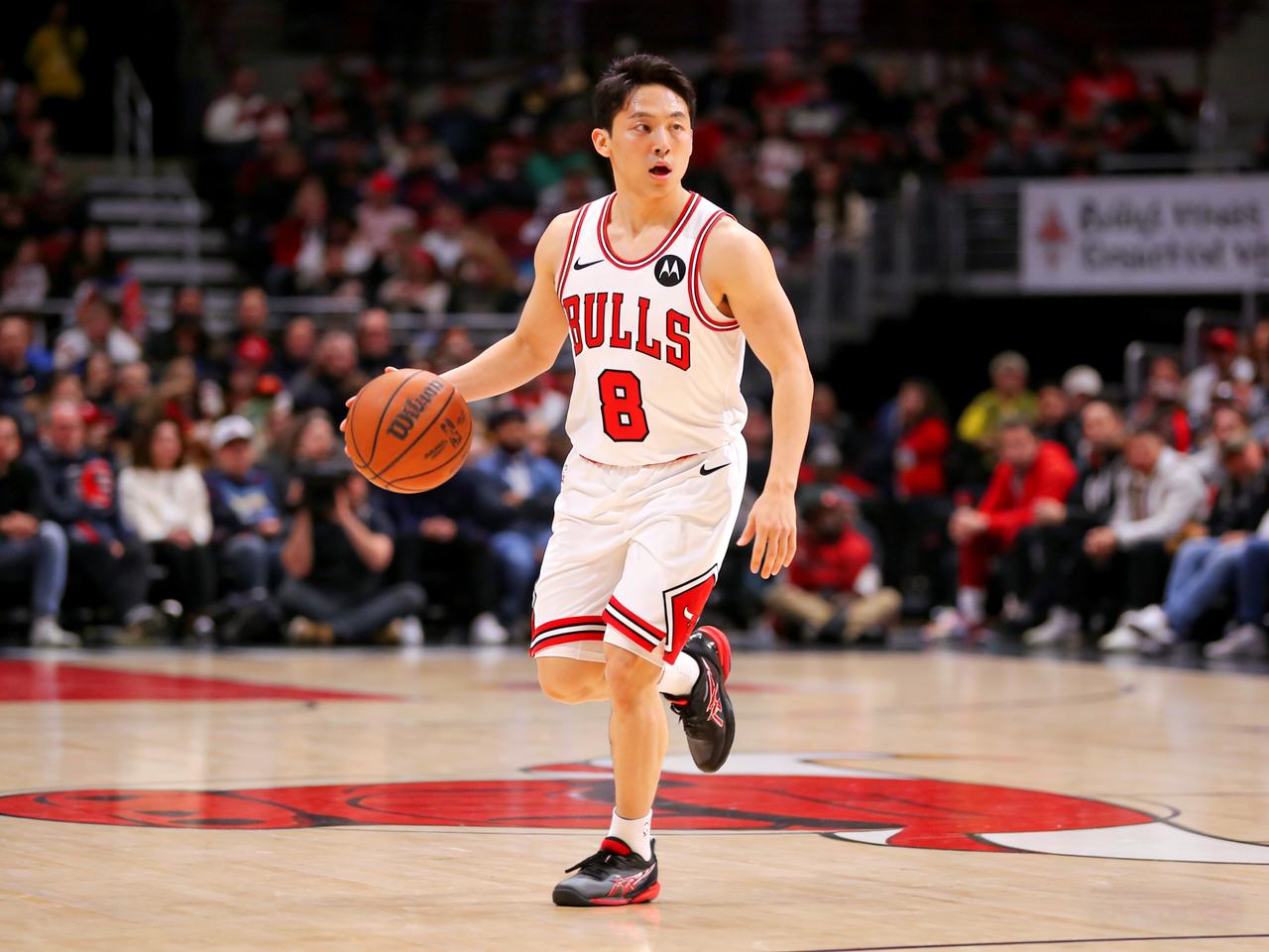 为什么不建议拿河村勇辉，跟杨瀚森做比较？杨瀚森今年才20岁，技术已经非常全面