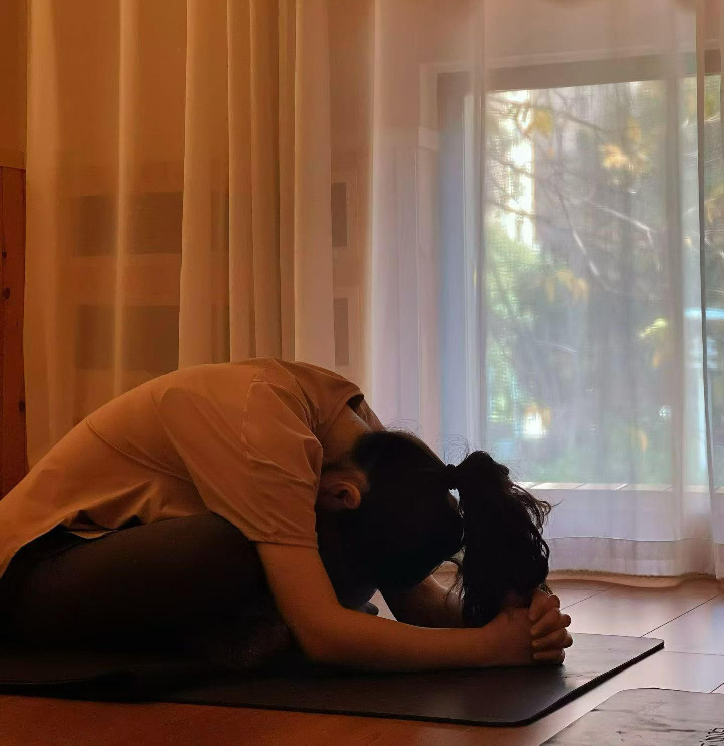 欲望与责任的边界博弈已婚男人撩已婚女人，这场始于暗涌的试探，从...