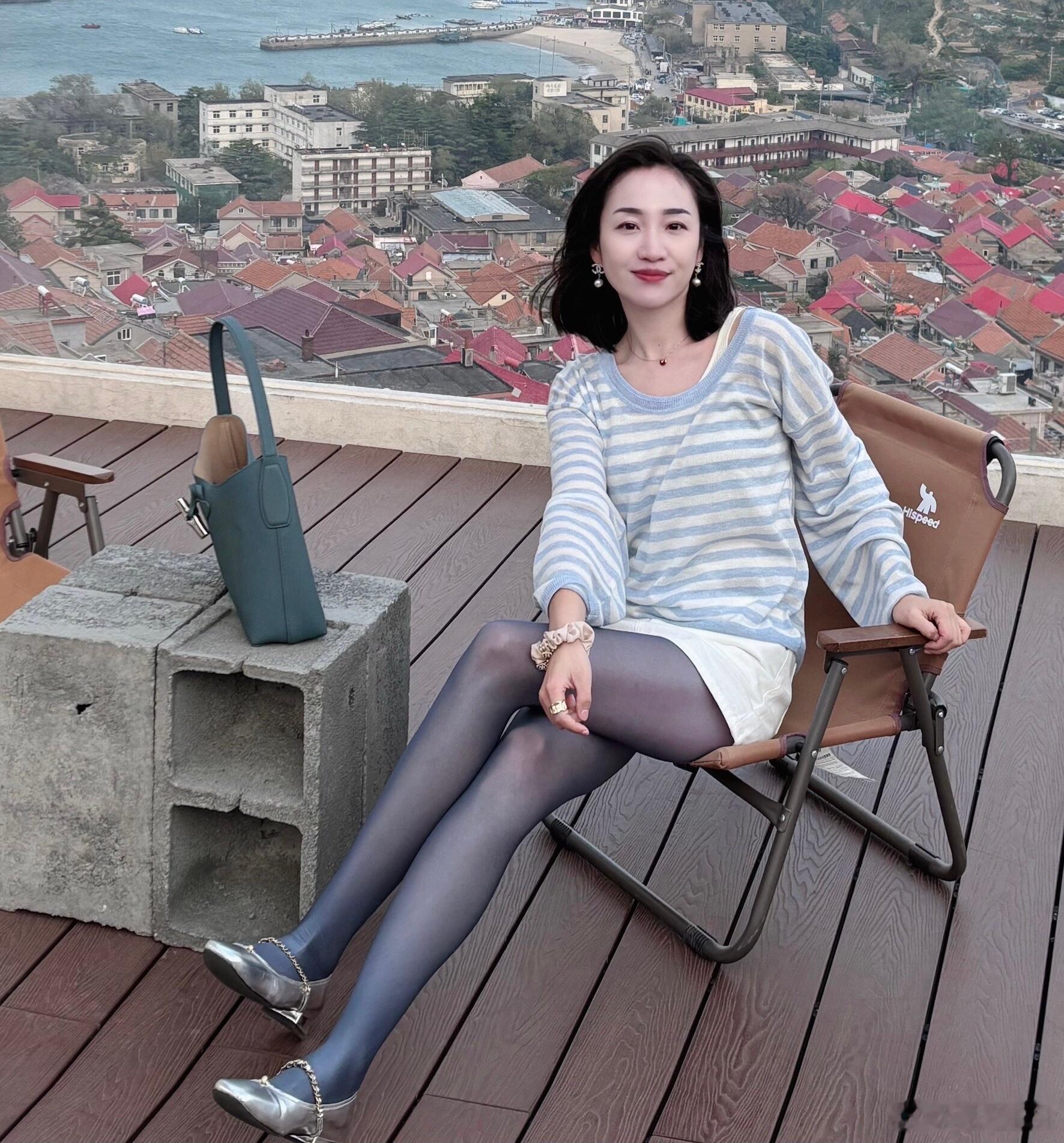 冰美式丝袜韵味小阿姨​​​