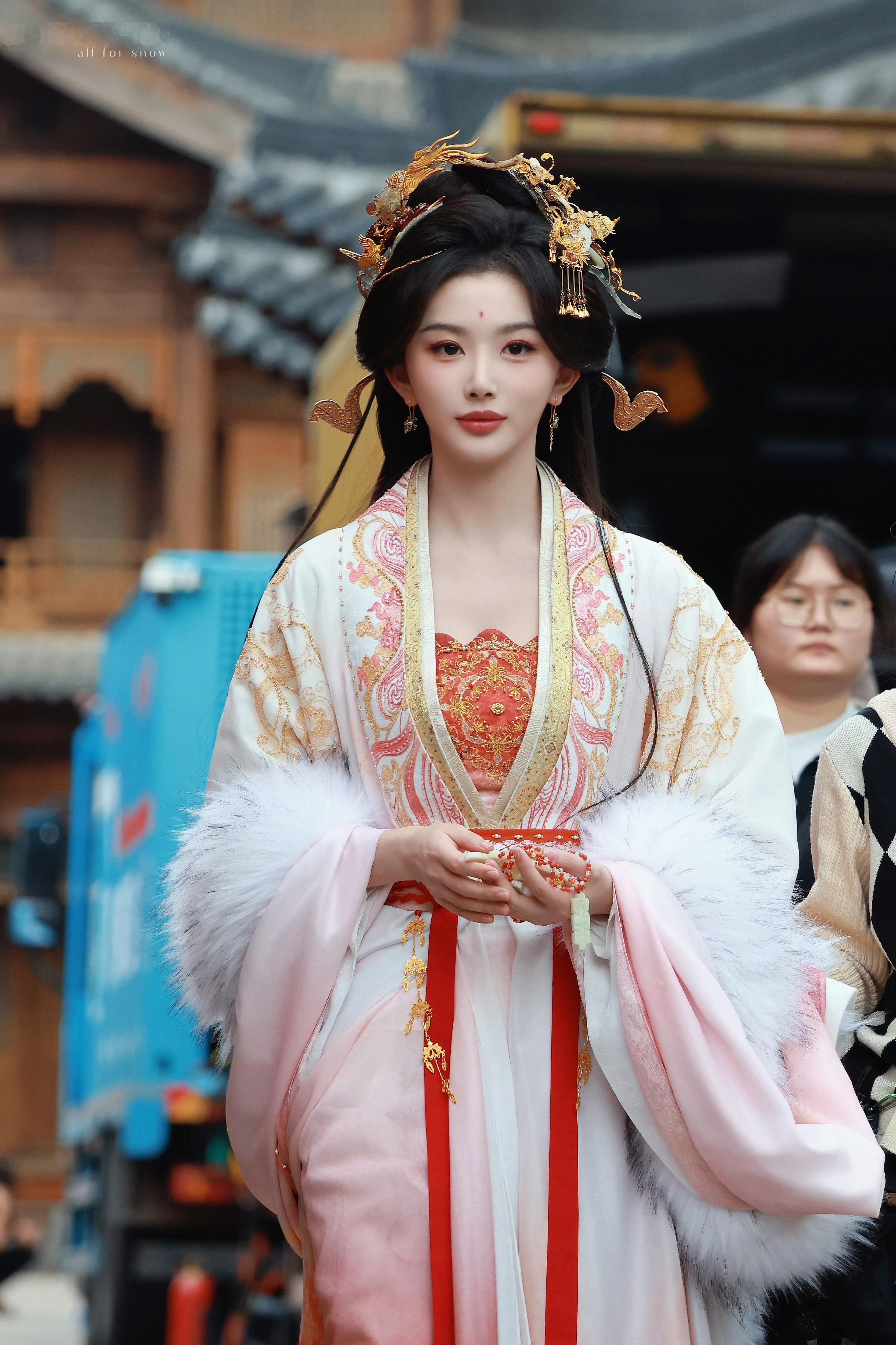 上次说的“魏晋风造型挺好看的～～～且看上去是花心思的非流水线产物🍃🍃🍃