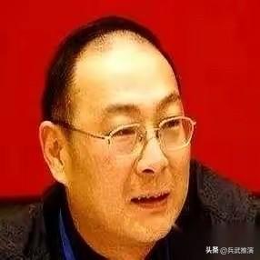 有种感觉，暴风雨前的宁静，马上就要被撕开了。2026年是关键一年，咱们的经济