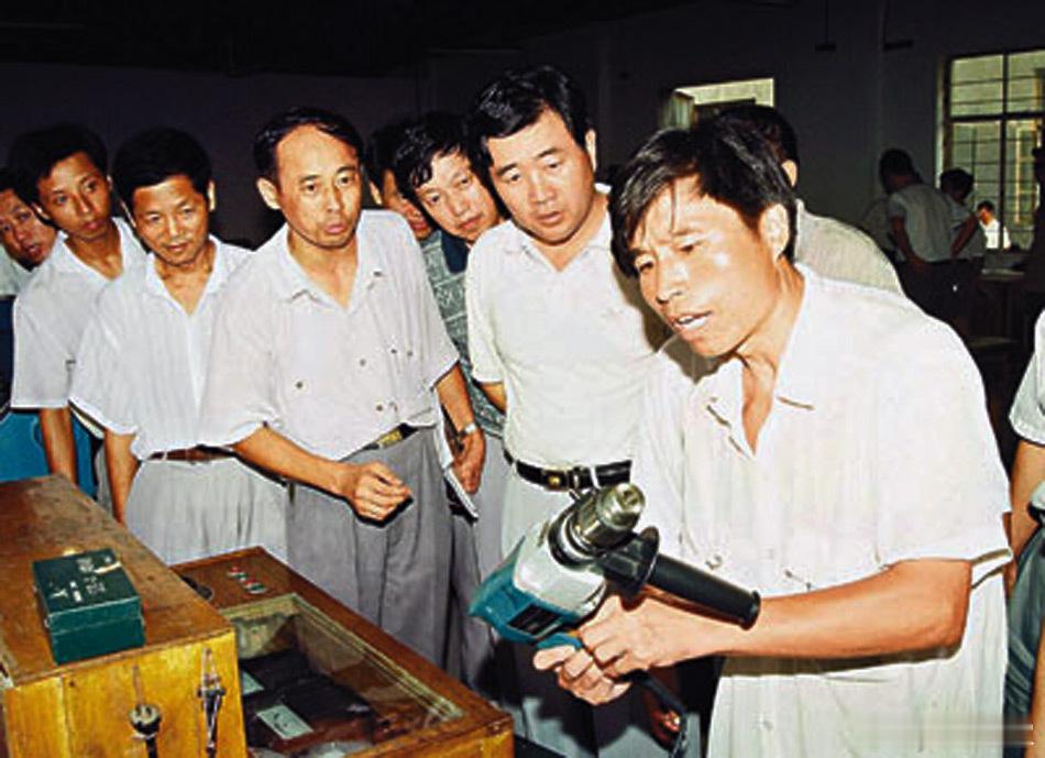 老照片：1988年，33岁的安徽省铜陵市市长汪洋​​​