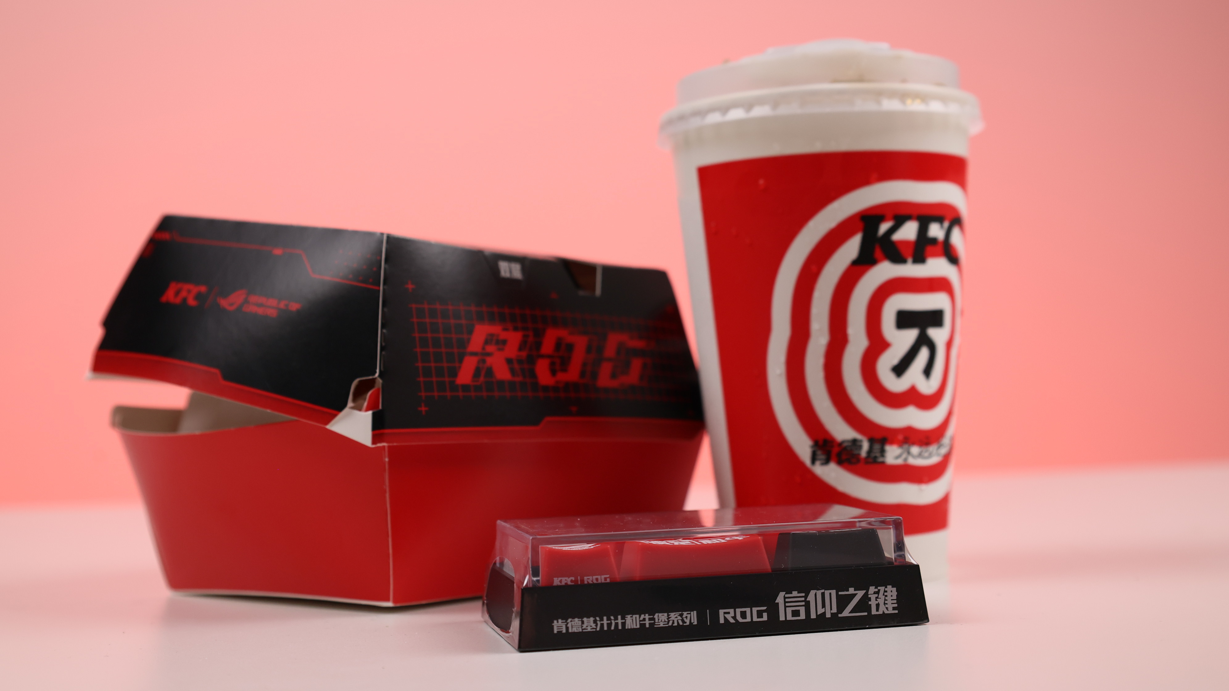 榴莲多芝汁汁和牛堡大家吃上ROG和KFC联名的汉堡没，嘎嘎巴适。我是要的榴