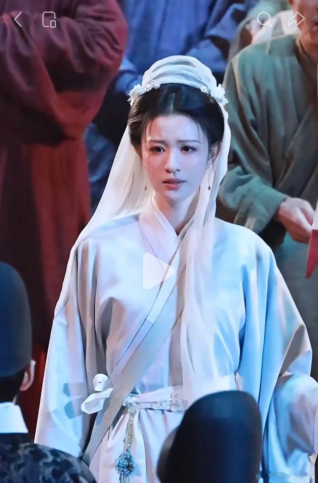 王楚然的脸太正了，这不像女医，像尼姑，妙玉那种角色