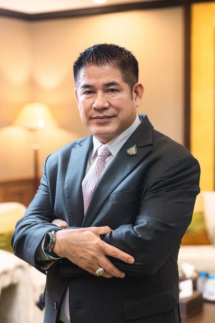 佩通坦被解职后，正义勇敢党塔玛纳落井下石，宣布退出为泰党政府。据报道，9月1日，