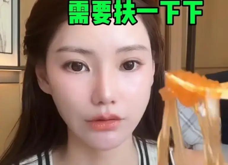 5个月大的小汪宝还没学会自己坐，当妈的筱梅就已经焦虑得不行了，天天在家里扶着孩子