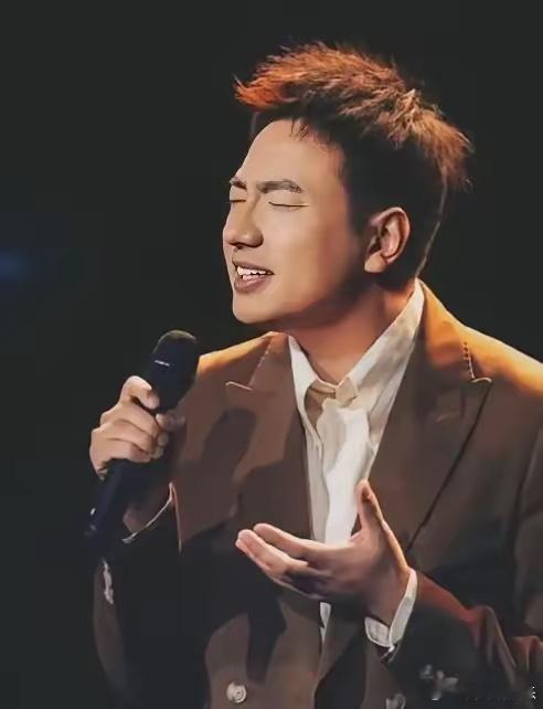 说真的，海来阿木这一套现在有点不管用了。不是因为他翻车，也不是没实力，纯粹是让人