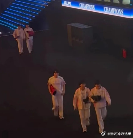 为啥韩援个个都认真努力谦逊，就偏偏自己人不断作妖？？希望能有中援去LCK打打比赛