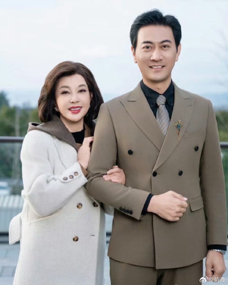 “75岁的刘晓庆和一位80后男演员拍了一部短剧，剧中还领了证”​​​