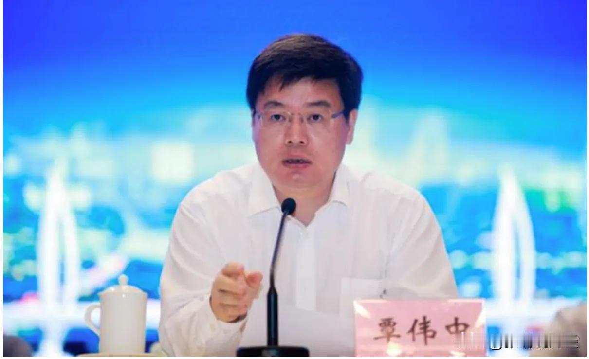 深圳市长覃伟中辞职，去向未明8月18日还出席了深圳市与中国电信签署战略合作框
