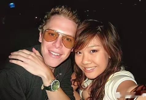 牢A直播揭开了很多美国不为人知的一面，把留学圈的隐秘陷阱扒的一清二楚，尤其是陪读