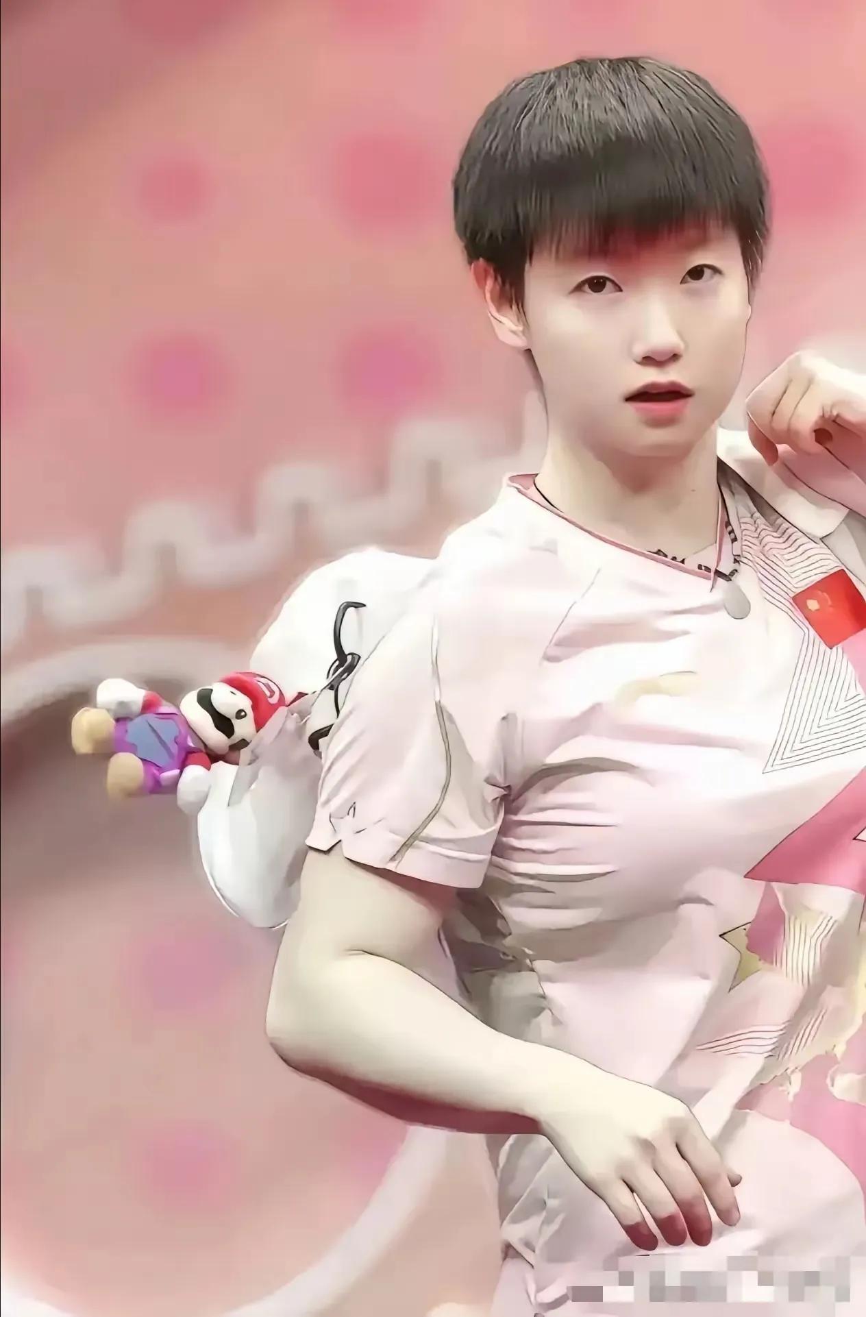 孙颖莎一穿粉色直接美到我失语！本来就自带干净气质的莎莎，换上粉色简直是天选搭配