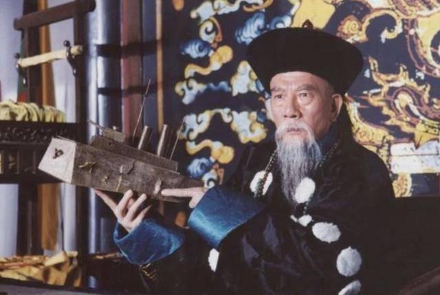 1896年的伦敦，维多利亚时代的余晖还笼罩着“日不落帝国”，一场轰动全城的新式武