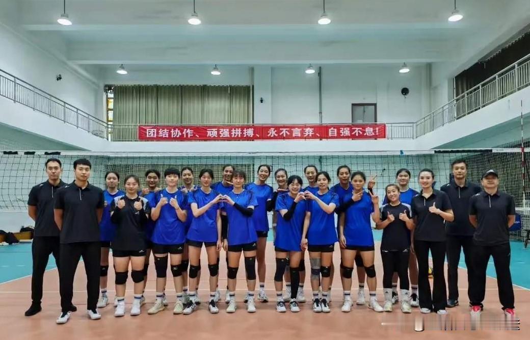 朱婷回归河南女排,最开心的5个人如下1,焦帅(河南女排主教练)2,段梦珂(
