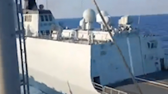 干得漂亮，054A在中业岛海域，霸气驱离菲军登陆舰！ 据菲律宾方面消息，3月