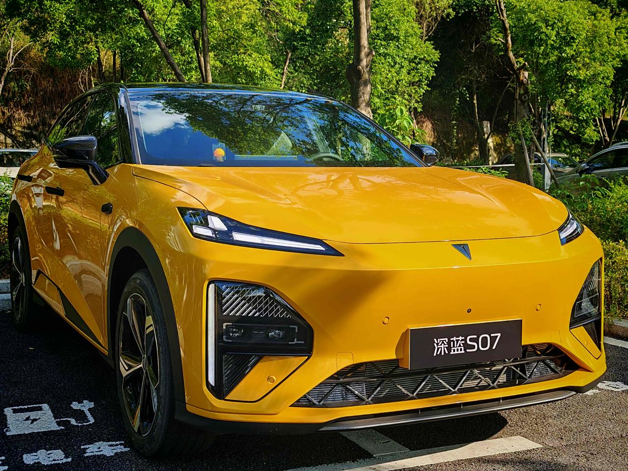 昨晚，2025深蓝汽车秋季新品全球发布会上全新深蓝S07正式开启预售，预售指导价