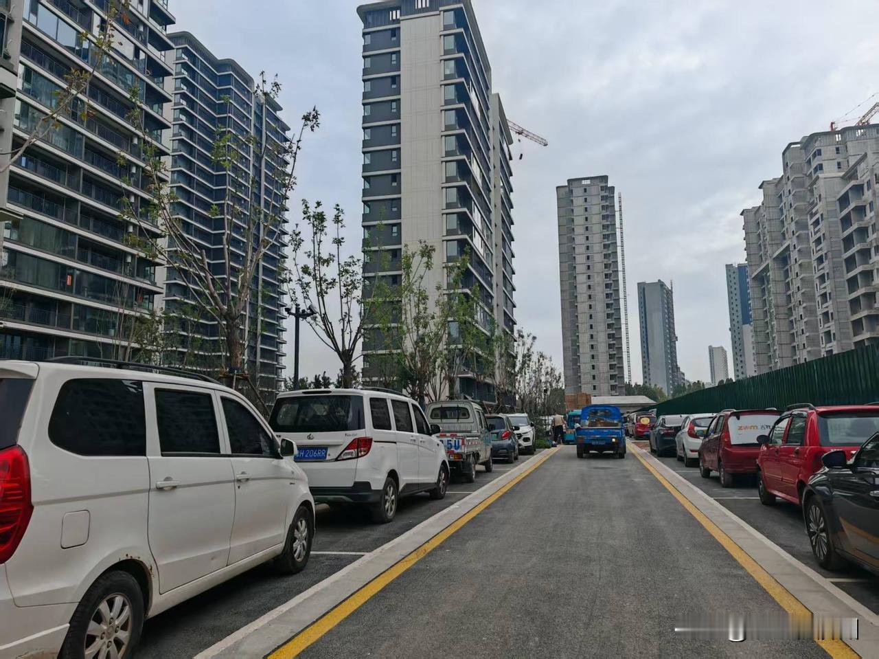 真诚建议，济宁的供热公司，不要那么死板，现在都这么冷了，该开暖气了。虽