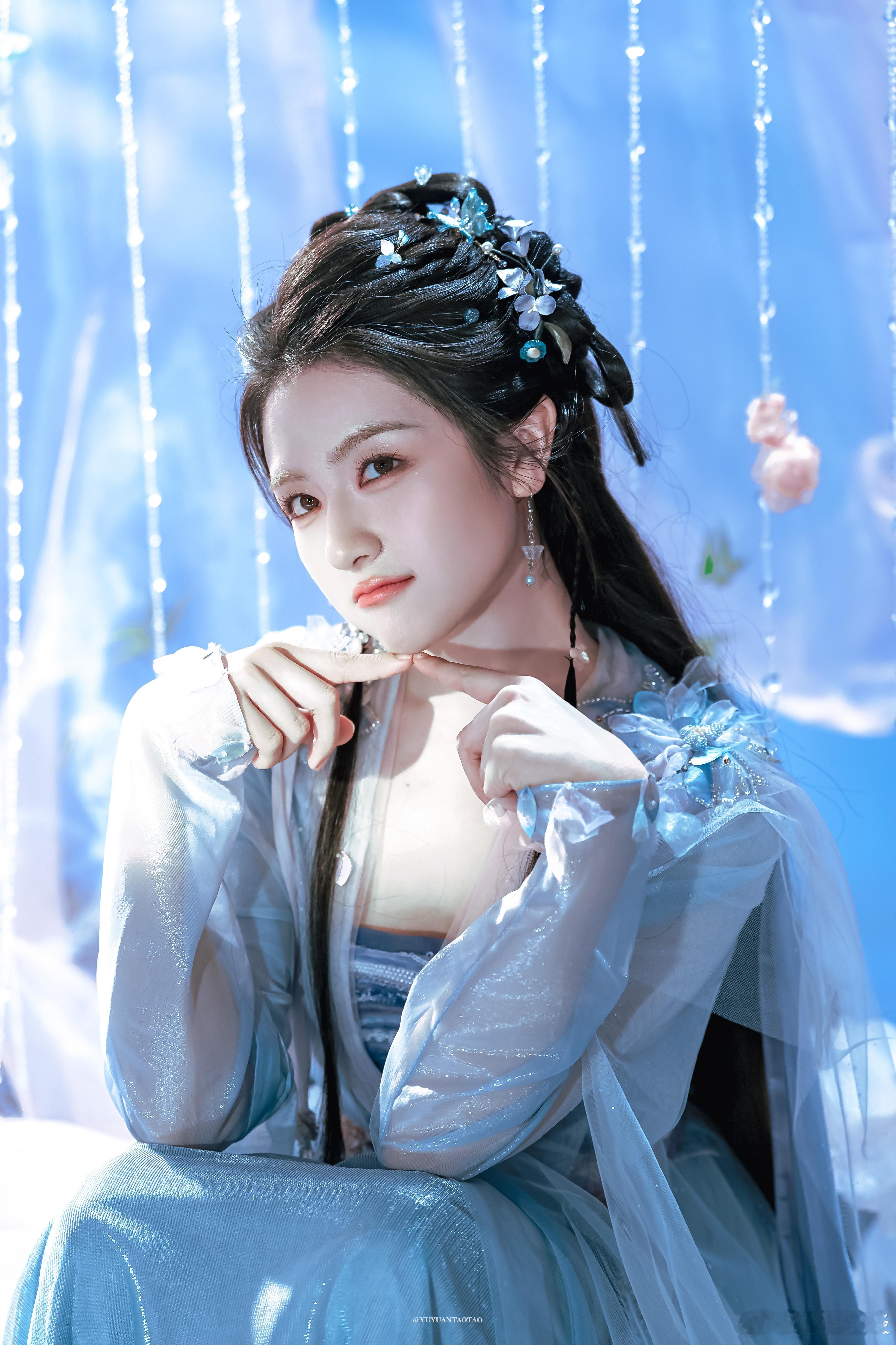 李兰迪何与在古装剧办现代婚礼本来以为古偶大婚都是红绸拜堂，结果《千夜奇谭》直接